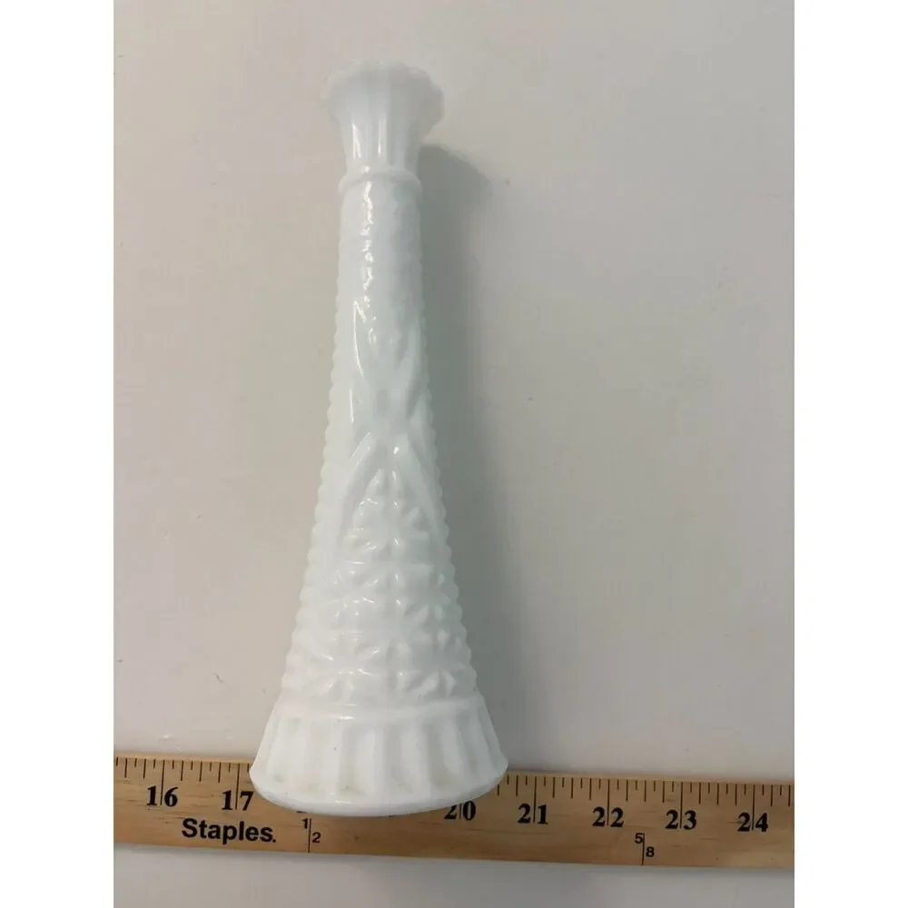 Vtg. White milk glass buds vase 9